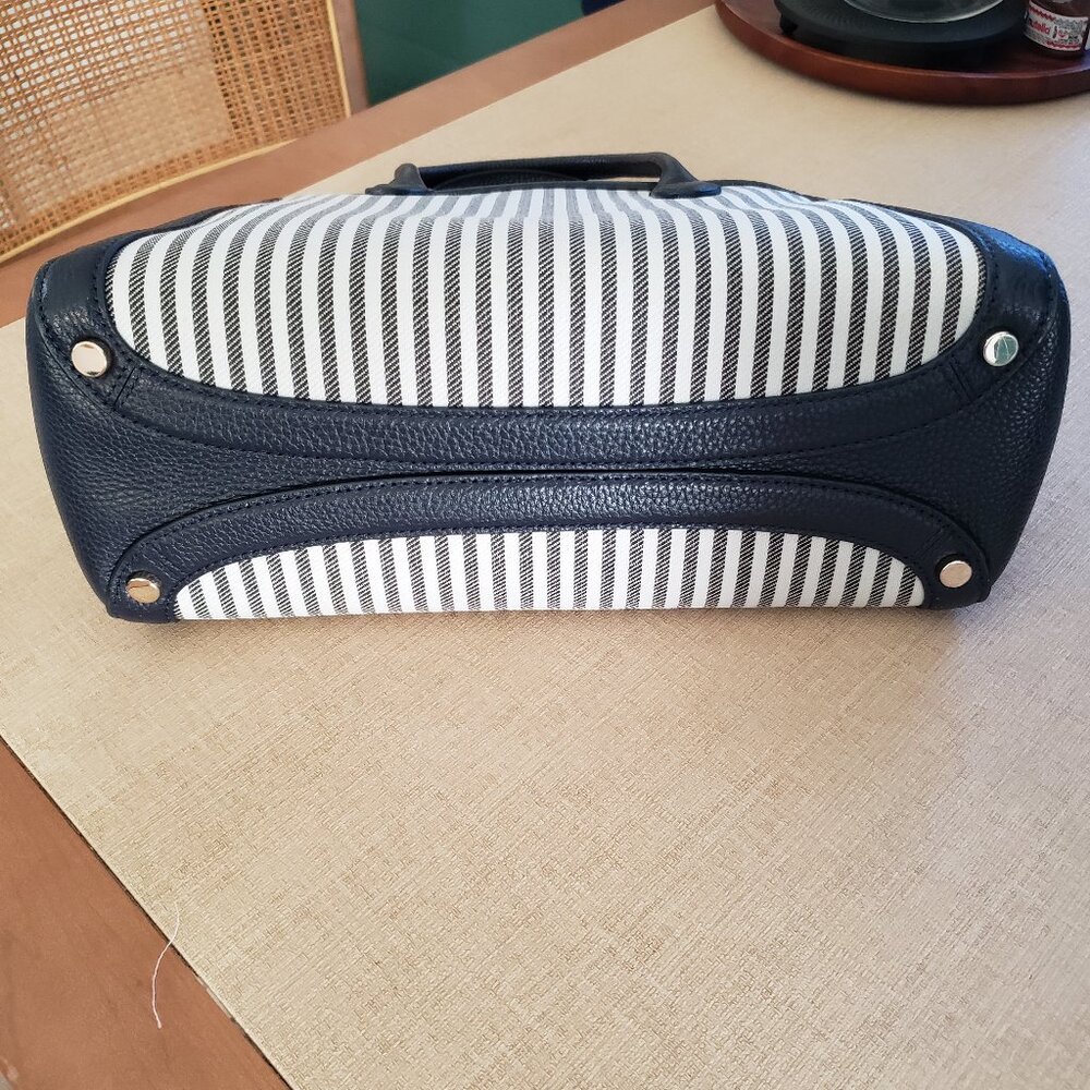 Kate Spade Knott crossbody purse - Picture 2 of 3